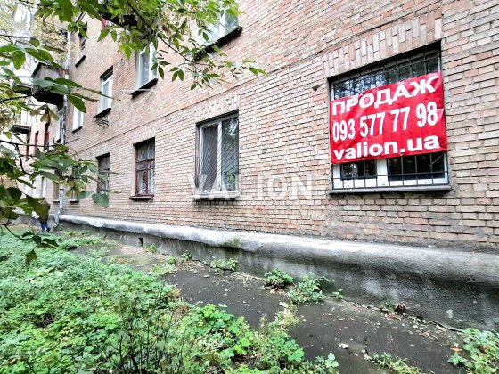 Продаж 2-к квартири без ремонту, правий берег, Печерськ, вул. Алмазова Киев