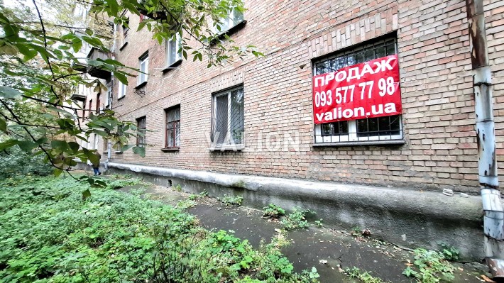 Продаж 2-к квартири без ремонту, правий берег, Печерськ, вул. Алмазова - фото 1