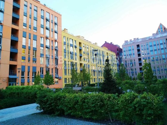 Продається 3-кімнатна квартира Юрія Липи 6а Киев