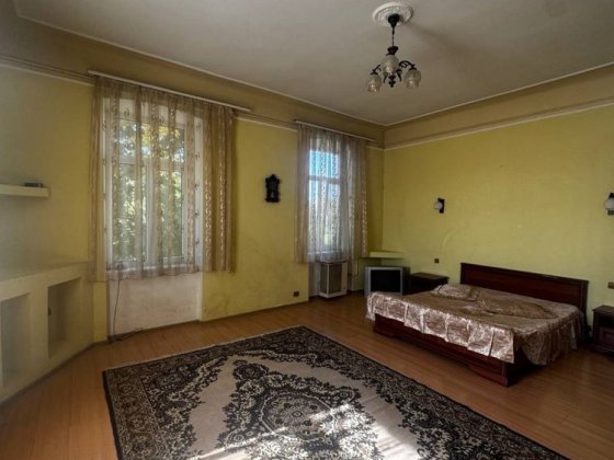 ТЕРМІНОВО Продається 2 кім квартира ЦЕНТР Черновцы