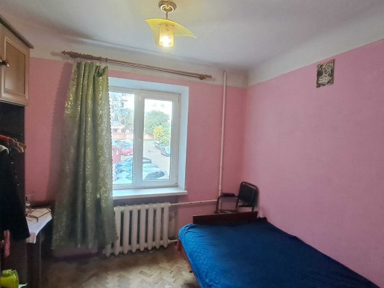 Продається 2-кімнатна квартира в центрі міста Черновцы