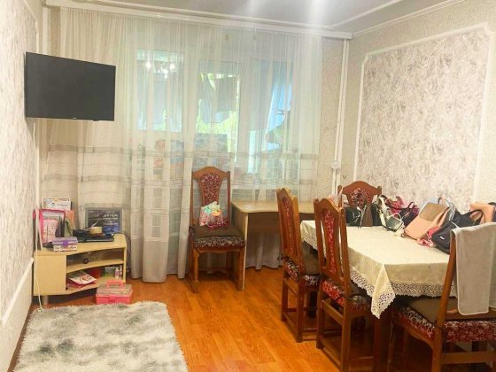 3-кімн. ЧЕШКА по вул. Героїв Мадйану (р-н вул. Скальда) Черновцы