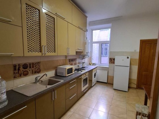 Простора квартира поруч із вулицею Кобилянська Чернівці