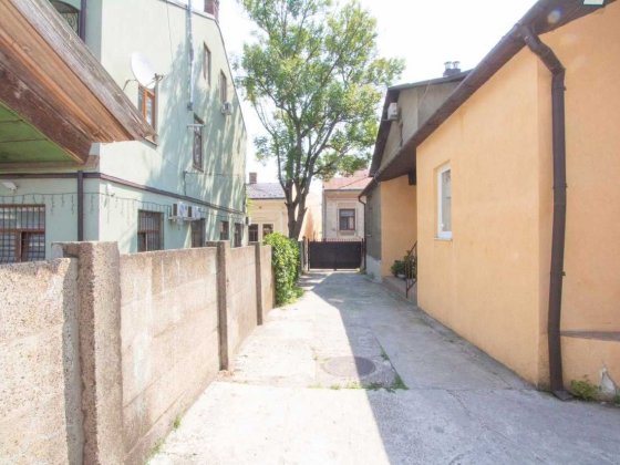 Продається 1-кімнатна квартира в центрі Черновцы