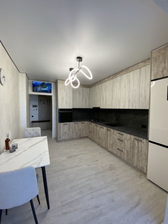 Продаж 1 кім квартири з ремонтом у ЗДАНОМУ будинку! Центр міста - фото 1