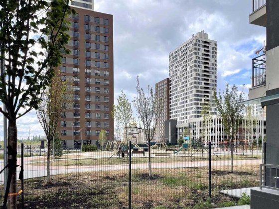 Продам 2к квартиру в ЖК Варшавський 3 ВИД у двір Киев