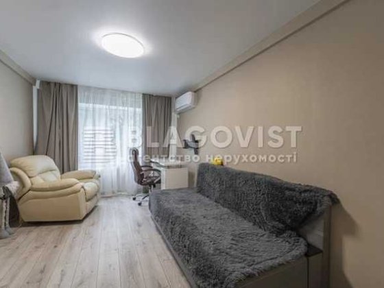 Продам квартиру Солом'янська 31 Киев