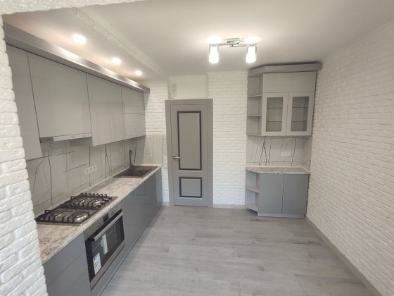 3 кім.квартира вул.П.-Кільцева,25 Черновцы