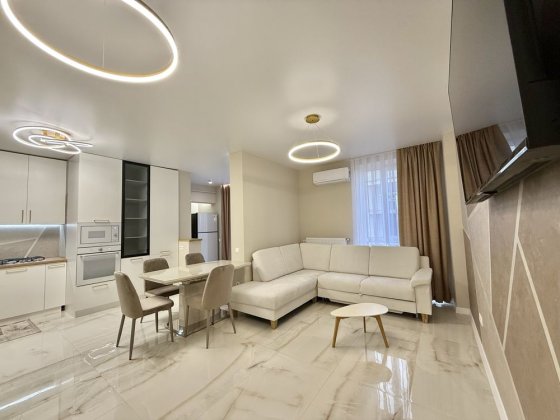 Продаж VIP пентхауса по вул. Рівненська з ремонтом та меблями Чернівці