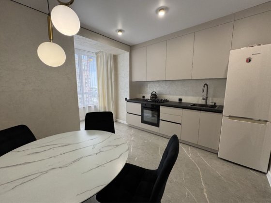 Продаж 2-кім новобудови з ремонтом Чернівці