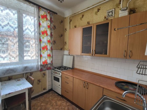 Продається двокімнатна квартира в центрі міста Чернигов