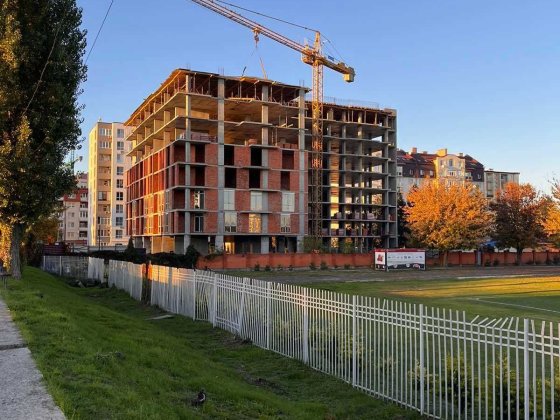 Продаж 3-кімнатної в ЖК "LuxAR"-з видом на стадіон і річку Ужгород