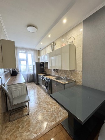 Продаж ТРЬОХкімнатної новобудови з ремонтом та меблями - фото 1