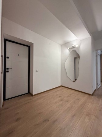 Простора 2 кімнатна квартира із свіжим сучасним ремонтом - фото 1