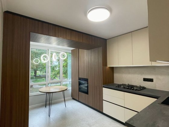 Продаж 2-к квартири, район Комарова Чернівці