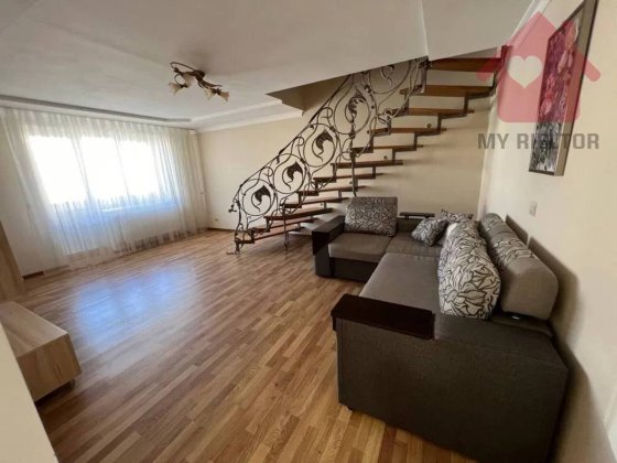 Продаж дворівневої квартири по вул.Лінтура Ужгород