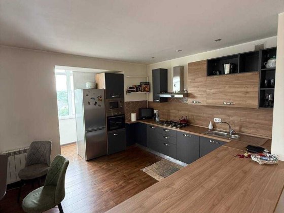 Продаж просторої квартири вул. Кармелюка, м. Чернівці Черновцы