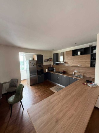 Продаж просторої квартири вул. Кармелюка, м. Чернівці - фото 1