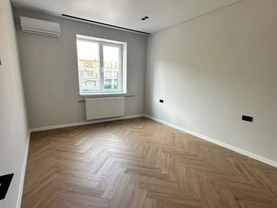 1-к, в. Богомольця Ужгород