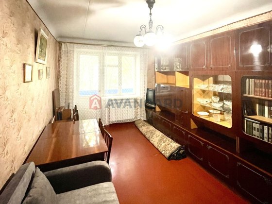 Терміново продам 1 кв.  на 12 кварталі. Днепр