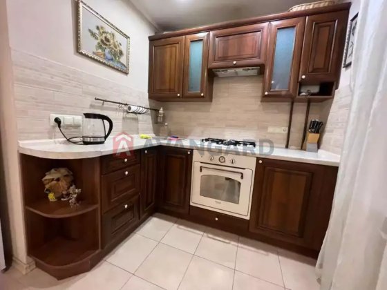 Продам 3 кімнатну сімейну квартиру з капітальним ремонтом 70 м2 Днепр