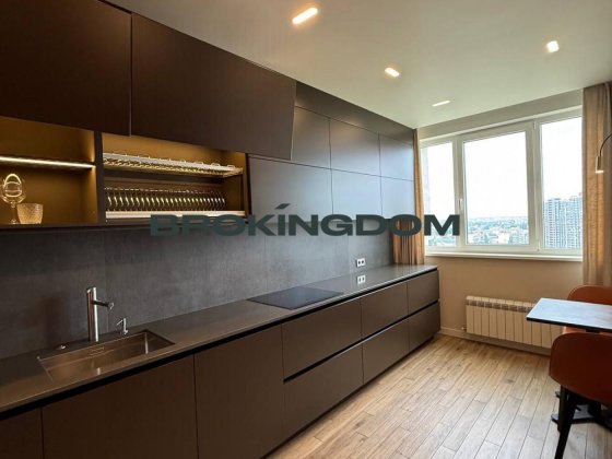 БЕЗ КОМІСІЇ Продаж 3х кімнатної квартири в центрі на Лобановського Київ