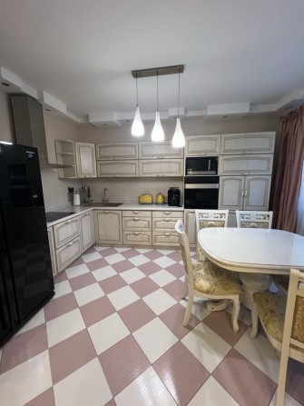 Волинська 10 Продаж чотирьохкімнатної квартири з меблями - фото 1