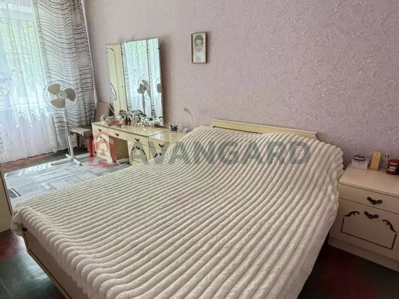 Продаю комфортну 2-к кімнатнуквартиру на вул.Богдана Хмельницького Днепр