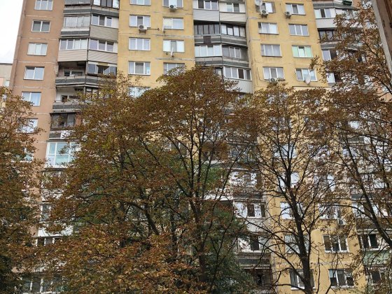 Видова простора двохстороння 3-кімнатна квартира від власника Киев