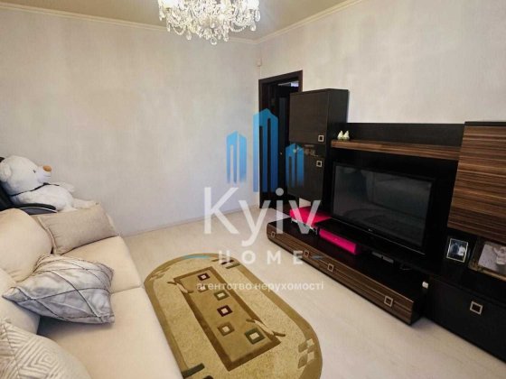 Продаж квартири, 3 кімнатна, вул Анни Ахматової, Позняки Киев