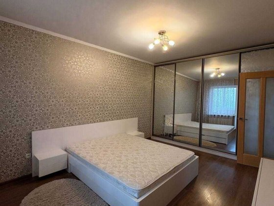 Олени Пчілки 4  3-Кімнатна квартира Без комісіі Познякі Драгоманова Киев