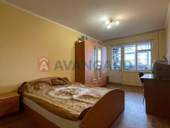 Простора 4-кімнатна ж/м Покровський Днепр