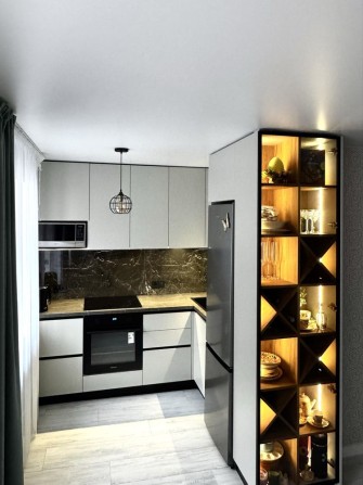 Продаж двокімнатної квартири з ремонтом в центрі міста - фото 1