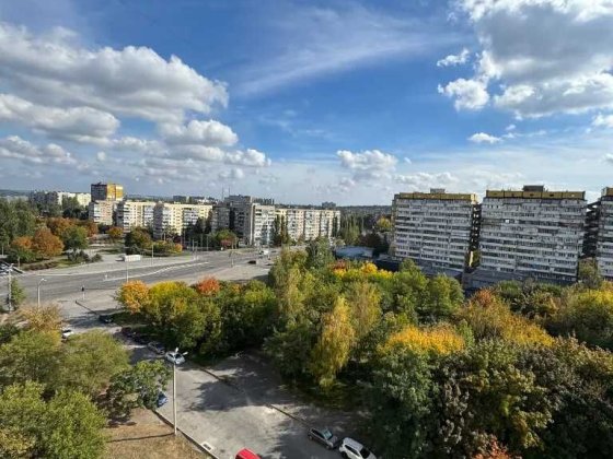 Продам 1-кімнатну квартиру, ж/м Перемога-5, б.Слави 12 Днепр