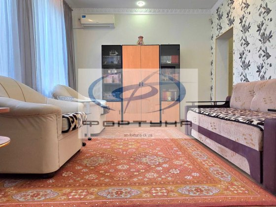 2 кім.кв.з ремонтом по вул.Нарбутівська (р-н) Кривалівського ринку . Черкассы