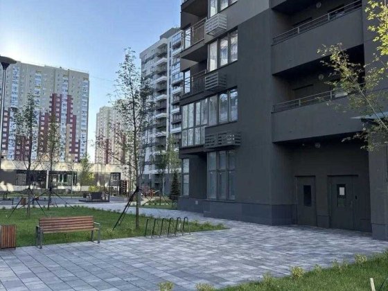 Продаж!!! 2 кімнатна квартира ЖК Варшавський 2 низький поверх Киев