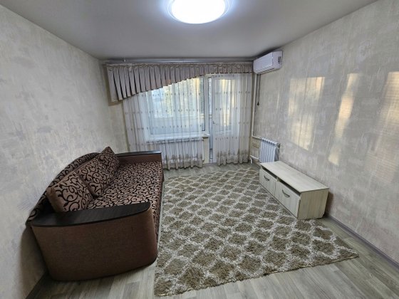 Продам 1-кімнатну квартиру (39 м²) внизу проспекту Олександра Поля Дніпро