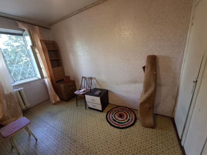 Продам двокімнатну квартиру в гарному місці, без ремонту. - фото 1