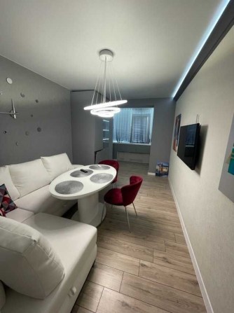 Продам 2к квартиру в ЖК Салют на ж/м Победа-5 - фото 1