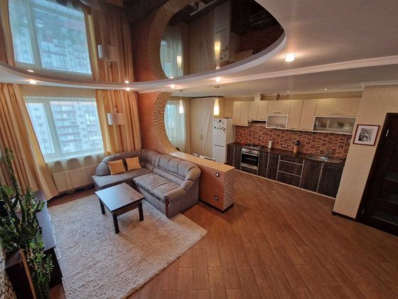 Продається дворівнева 3-на квартира Чернигов