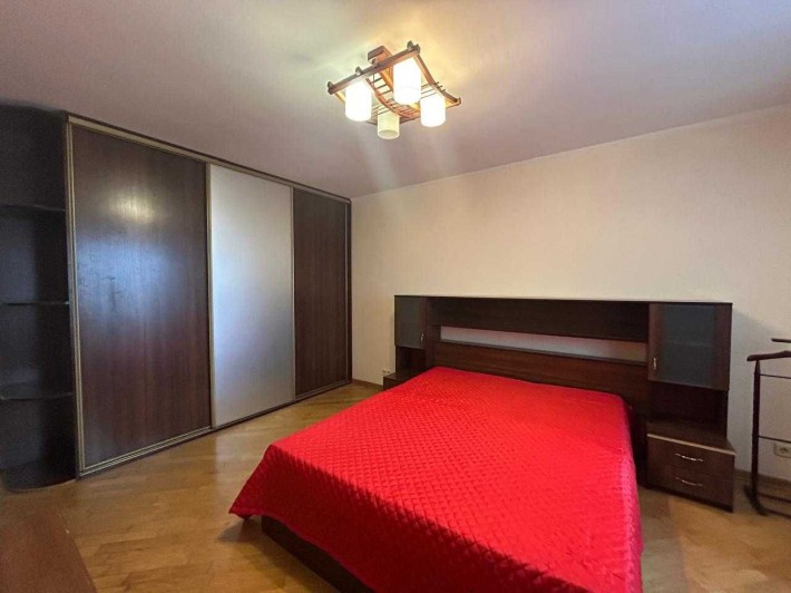 Продаж 2-к. Святошинский район метро Житомирська  Святошинська площа,1 - фото 1