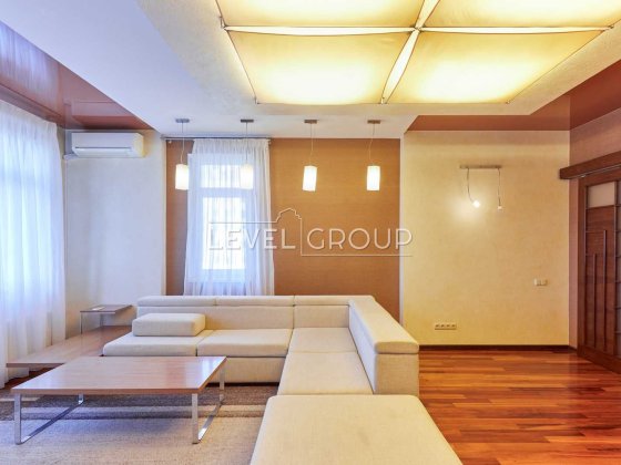 Коновальца (Щорса), Печерск Киев