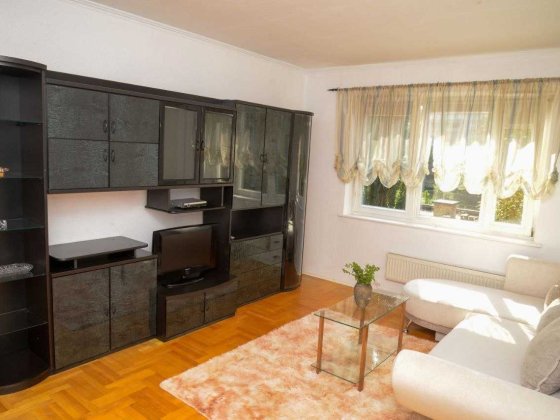 Пропоную простору 3 кімнатну квартиру біля парку. Метро Святошин Киев