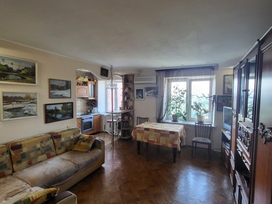 Продається 4х кімнатна квартира в центрі міста Чернигов