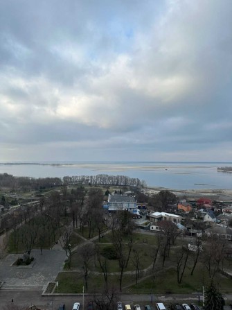 Продам видову простору 1но кімнатну квартиру в самому центрі - фото 1