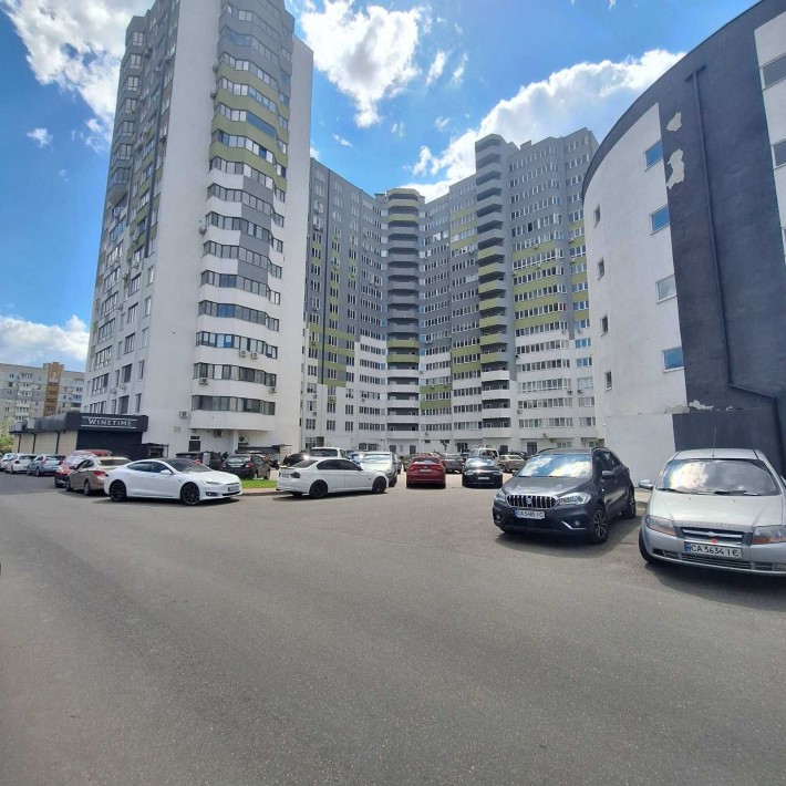 Продається простора 3 кім. кв. вул.Грушевського 110, з дизайн-проєктом - фото 1