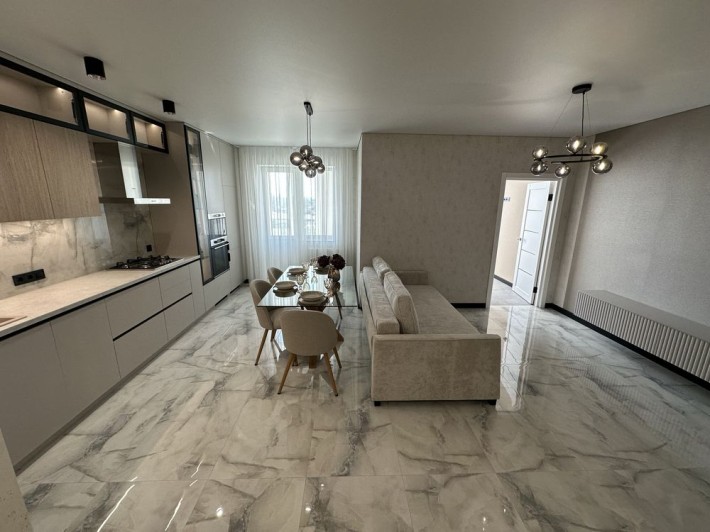 Продам евродвушку Ремонт Центр Голливуд Сертификат - фото 1