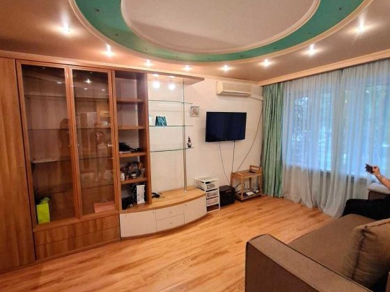 Продам большую  2х к.кв.  с ремонтом ул. Писаржевского  Нагорный район Днепр