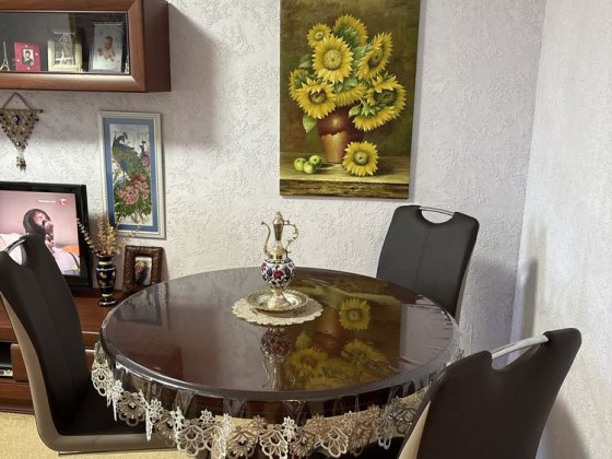 Продажа трьохкімнатноі на проспекті Червоноі Калини,4в Киев