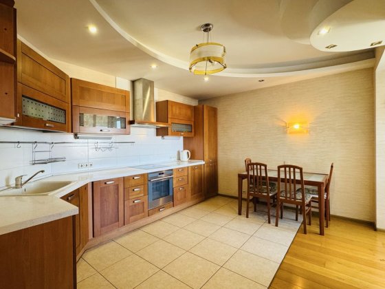 Продаж 3 кім.квартири, вул Осіння 33 Киев